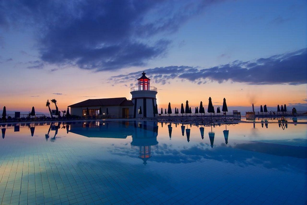 Sealight Resort Hotel Kusadası Exteriör bild