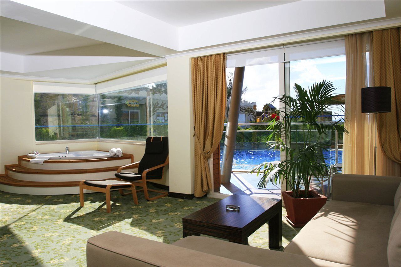 Sealight Resort Hotel Kusadası Exteriör bild